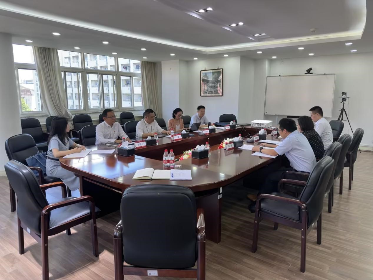 日本av中文字幕
召开学习贯彻习近平新时代中国特色社会主义思想主题教育专题民主生活会 图片1.jpg
