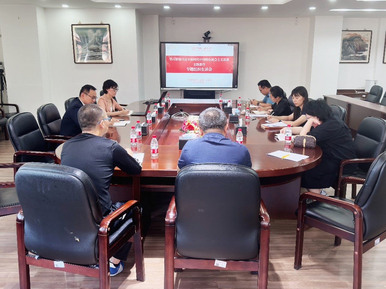 日本av中文字幕
教职工党支部召开学习贯彻习近平新时代中国特色社会主义思想主题教育专题组织生活会 图片1.jpg