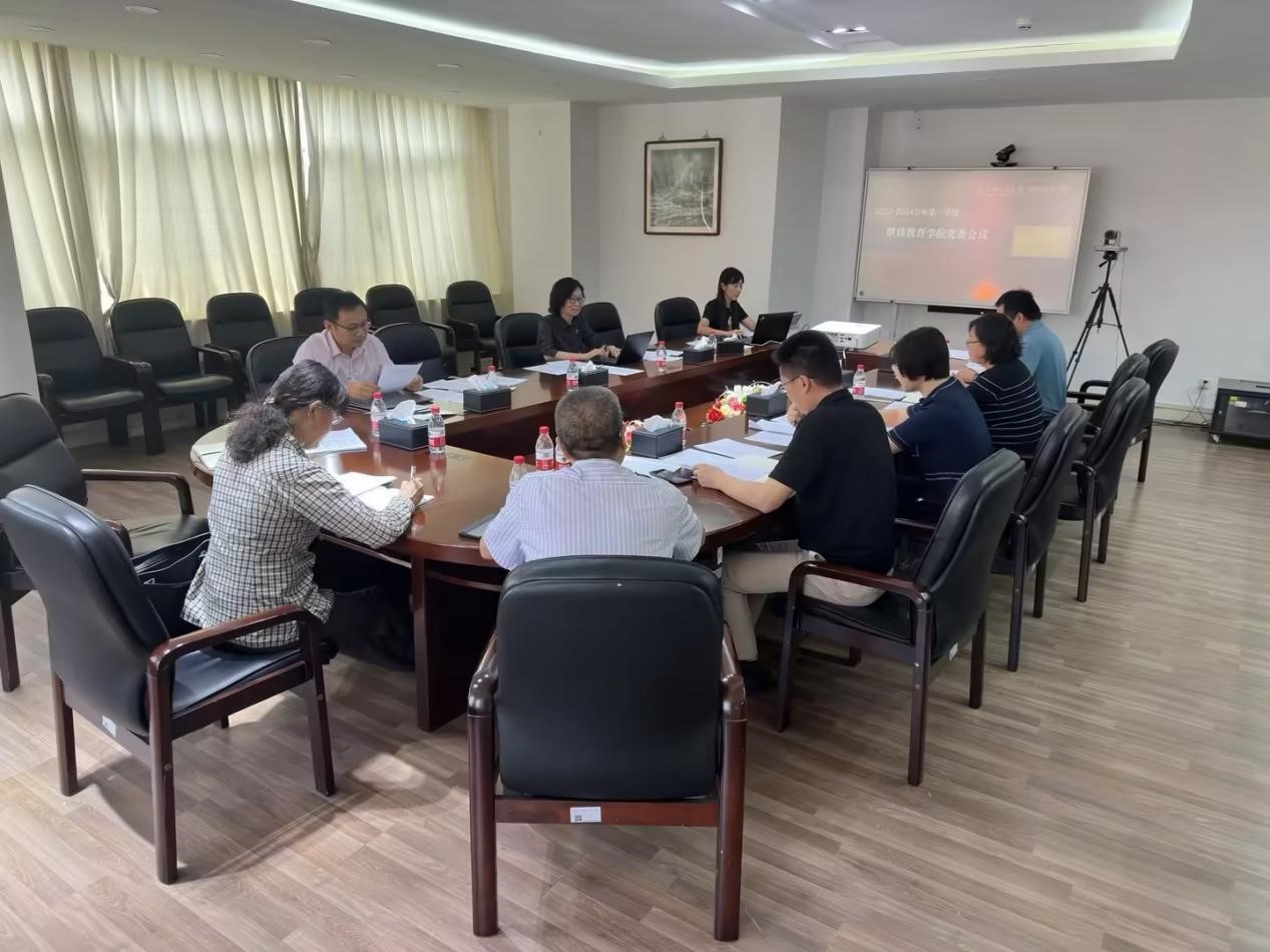 日本av中文字幕
跟进学习习近平总书记重要讲话精神 图片1.jpg